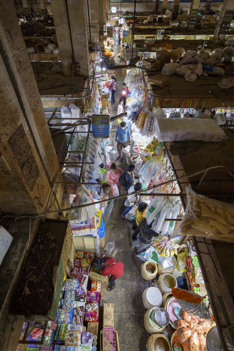 casadetake's tweet photo. Shopping street from above, Orussey Market, Phnom Penh, Cambodia https://t.co/CrDZOyCvv6