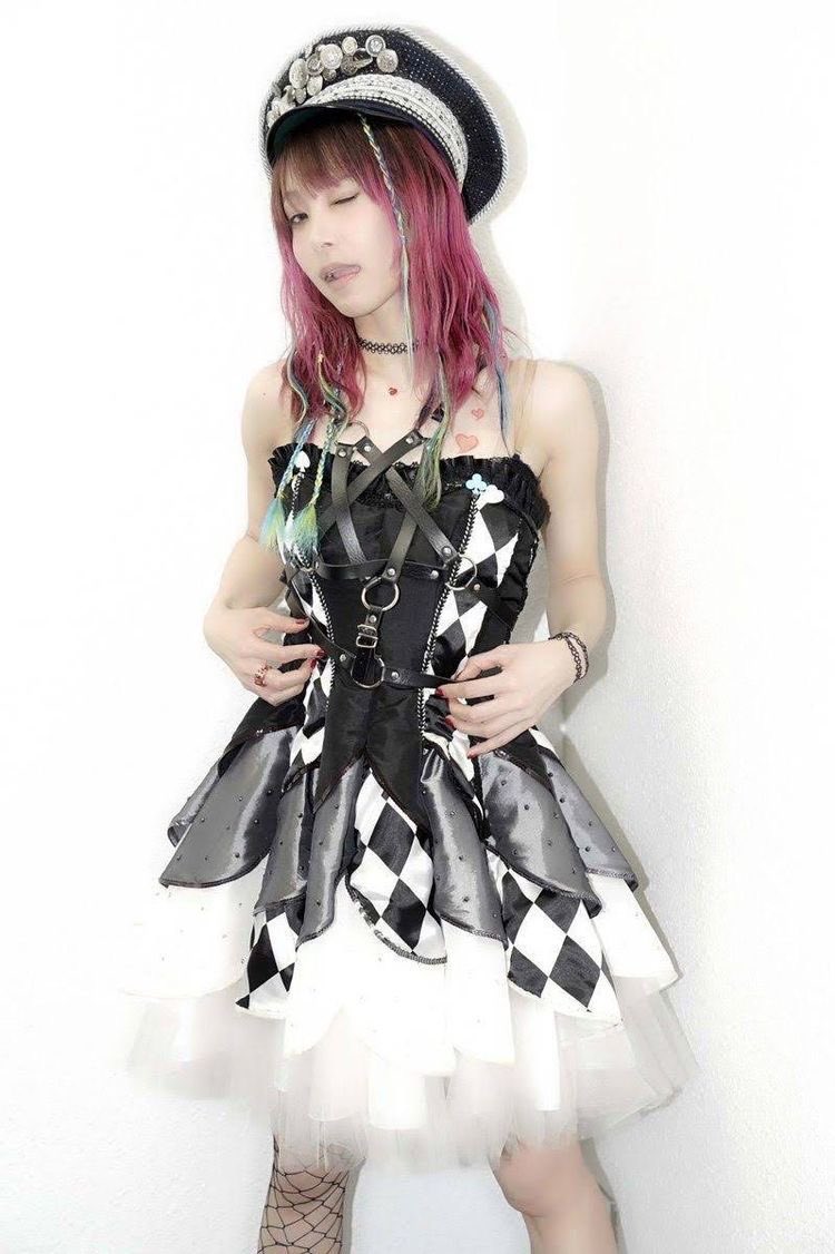 newHAYABUSAHIT's tweet photo. そろそろLiSAっ子のフォロワー増やしたいのでフォローお願いしますm(_ _)m
キャッチザモーメントからLiSAさんのファンになりLiSAっ子歴3年です。LIVEはまだ参戦出来てないのでまたいつか行きます。
 #LiSA 
 #LiSAっ子と繋がりたい
  #シフクノトキ https://t.co/ds0jJvtvM7