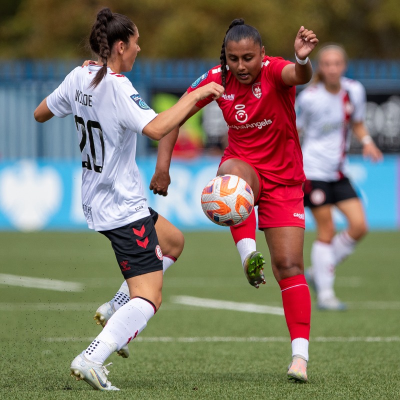 RugbyBoroughWFC's tweet photo. 𝗦𝗶𝗺𝗿𝗮𝗻 𝗝𝗵𝗮𝗺𝗮𝘁 - @simranjhamat10

Simran made her 𝙧𝙚𝙩𝙪𝙧𝙣 last Sunday against former club Bristol City 🔴

Showed some great tekkers to #UpAndOver 👀