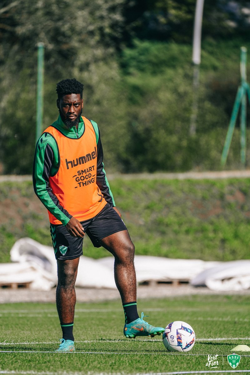 actusainte's tweet photo. Entrainement pour nos verts en préparation du match contre #VACF !

Le premier pour la nouvelle recrut Matthieu #Dreyer 🔛

#ASSE https://t.co/BjqSMnx28j