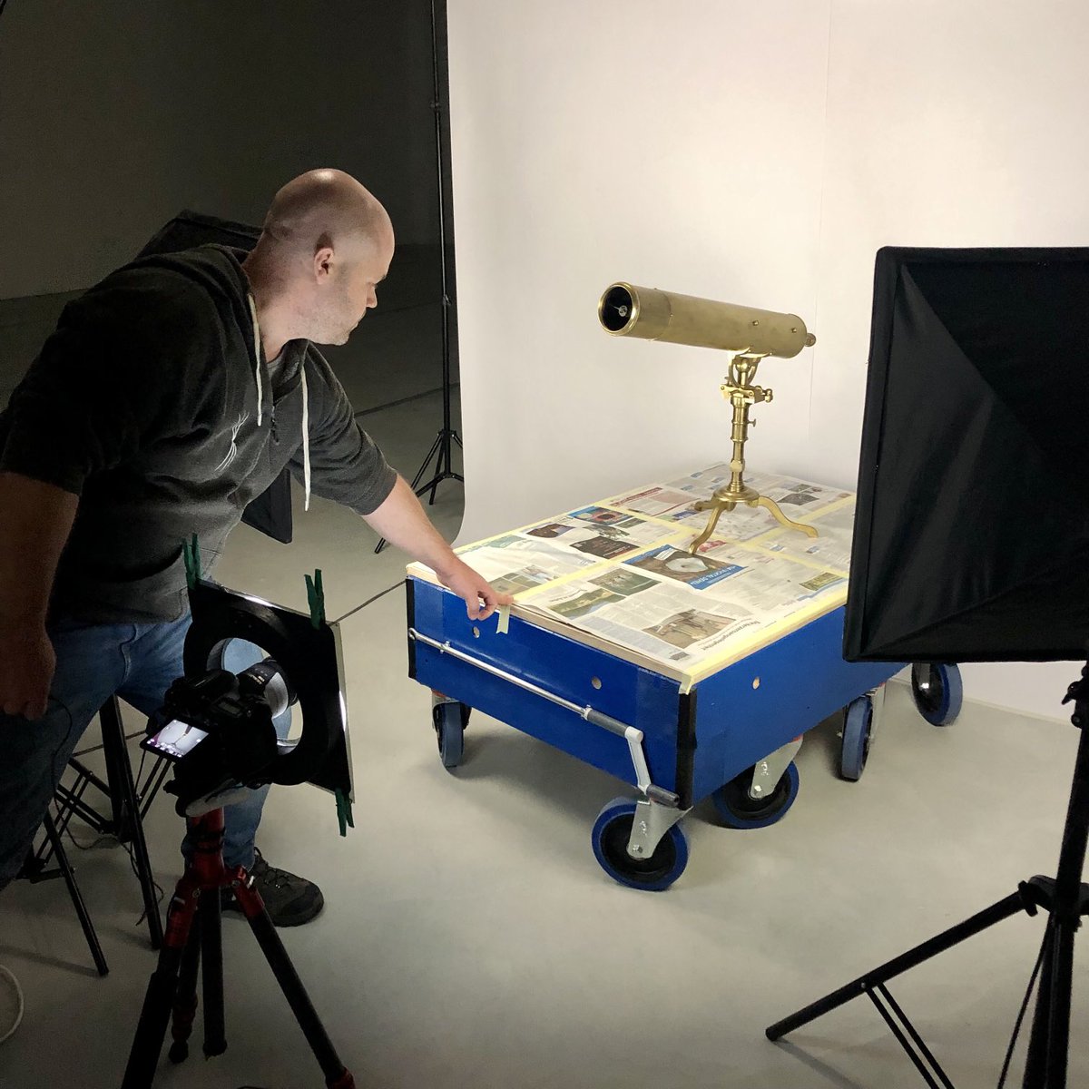 M_Gasser's tweet photo. Der Startschuss zu einem #3D-Digitalisierungsprojekt der „Sammlung wissenschaftlicher Instrumente und Lehrmittel“ @ETHBibliothek ist erfolgt. Im ersten Schritt werden die ausgewählten Objekte photogrammetrisch erfasst.
#ETHcollections #Digitalisierung #CulturalHeritage https://t.co/0DZ623tCBh