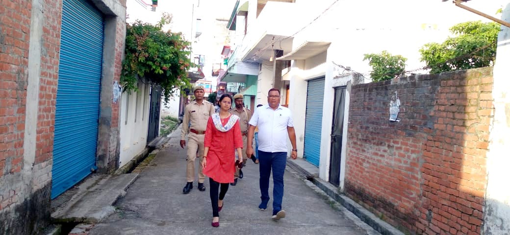 आज दिनांक 24.08.2022 को पलिया नगर की साफ–सफाई व्यवस्था के दृष्टिगत निरीक्षण किया गया। निरीक्षण के दौरान EO Palia उपस्थित रहे। मौके पर नालियों की साफ सफाई तथा कूड़े के ढेर के उचित निस्तारण व एंटी लार्वा फागिंग किए जाने के निर्देश दिए गए है @DmKheri <a href="/MBSIAS2011UP/">Mahendra Bahadur Singh IAS</a>