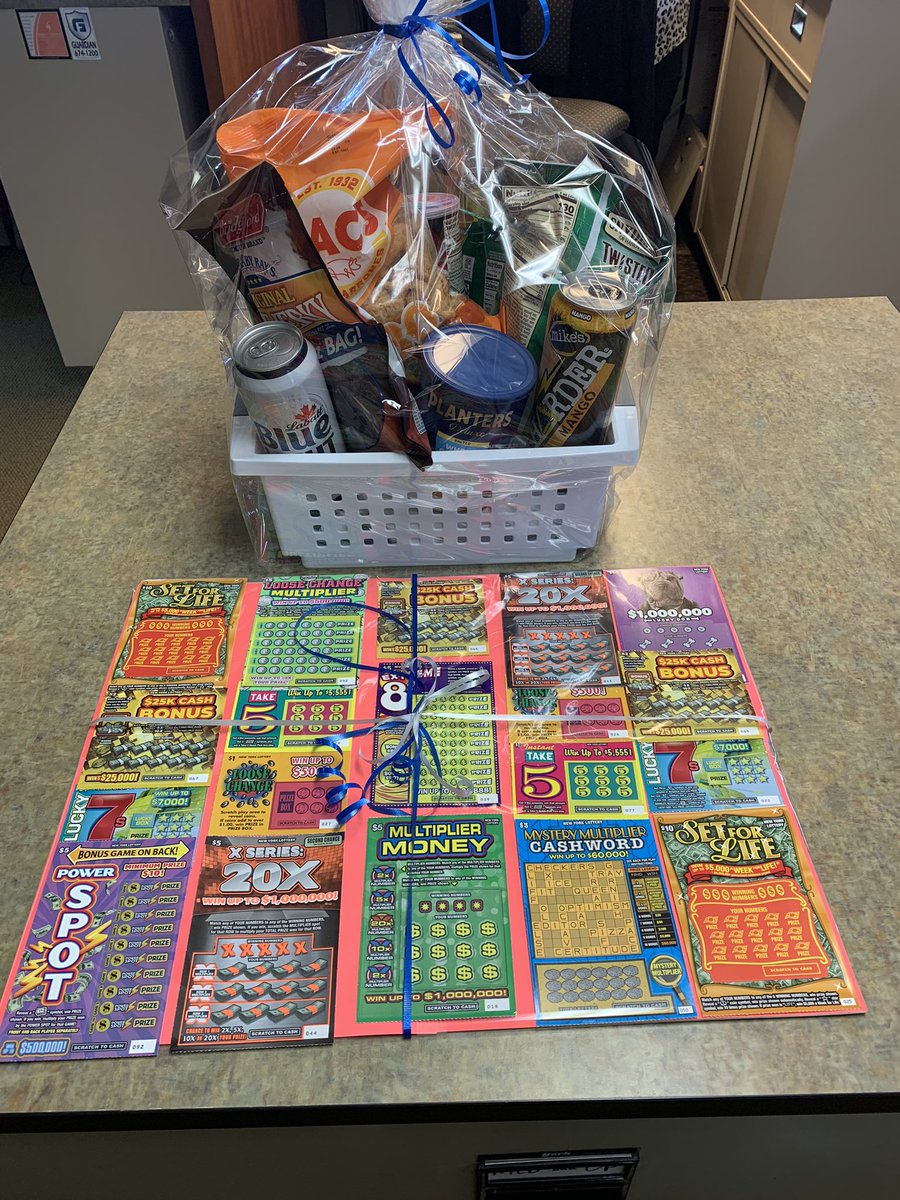 sarabaraaaa's tweet photo. I have some tickets left for Matt’s stag! $25 a ticket gets you entered into 2 door prizes 55inch flat screen tv&amp; 2 tickets to the bills home opener ( you don’t have to go to win) and a sneak peak of some prizes that will be there! 😊 https://t.co/tMkN0HLOp6