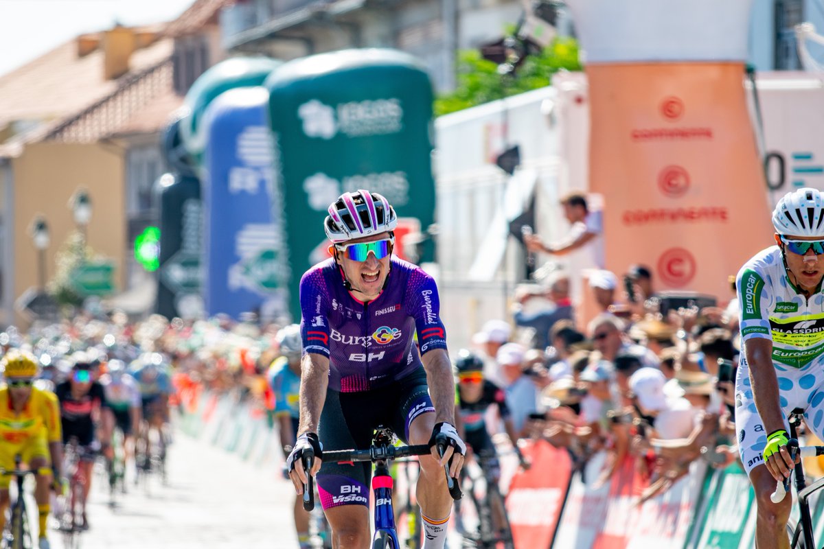 relevo's tweet photo. Hoy, el monegasco Victor Langellotti (Burgos BH) se ha puesto líder de la montaña en la Vuelta a España. Un logro que va más allá de lo deportivo.

Durante tres años, Langellotti fue adicto al FIFA. En sólo 24 meses ha pasado del sofá al podio.

Os contamos su historia. 👇 https://t.co/NWXAh6eRZt