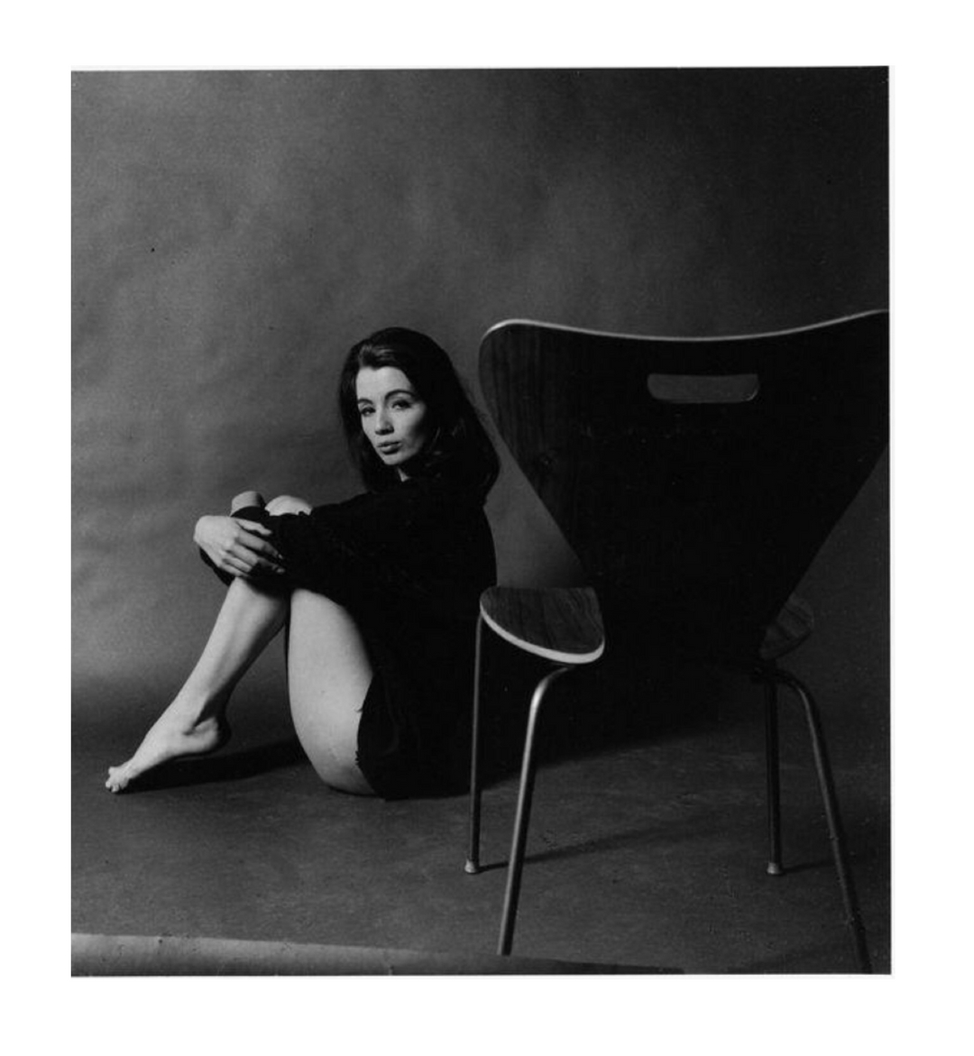 greenlensstudio's tweet photo. 'Christine Keeler beside chair' (1963) photographed by Lewis Morley, London 📍 

#lewismorley #picoftheday #explorepage #affordablestudio #budgetfriendlystudio #instagood #everyonewelcome #lovegreenlens https://t.co/vAI9PSYVJ5