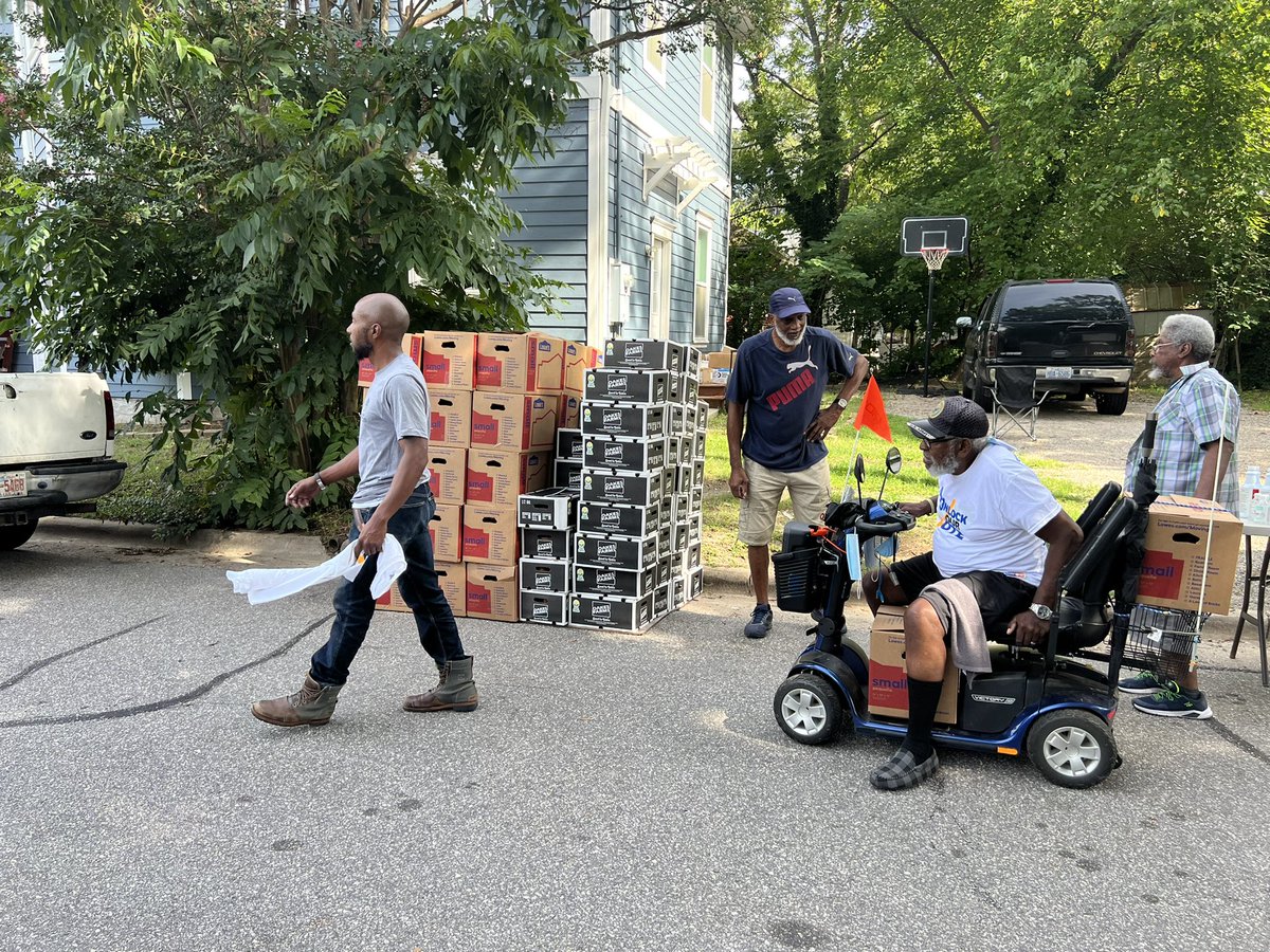 Unloved the Vote registering those who have been released from prison or jail!
Food distribution! Killing two birds with one stone! #freedomsummer22