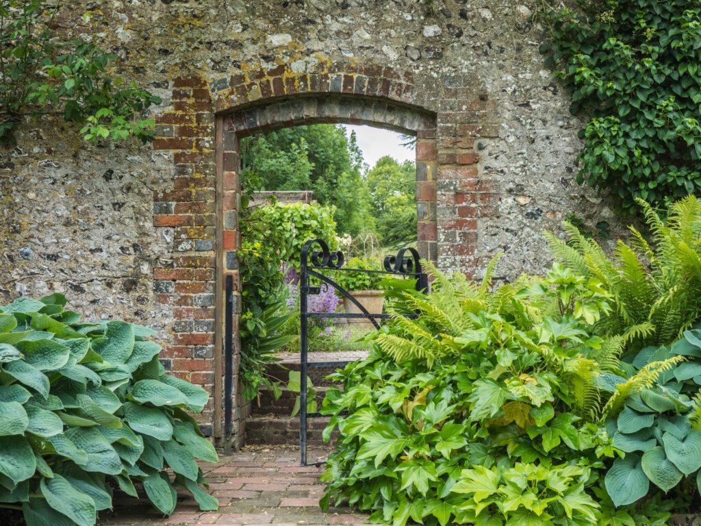 sussexlocal's tweet photo. The grounds and gardens at Findon Place surround the Grade II listed Georgian country house open for the NG on 8th September, 4pm to 8pm https://t.co/OHqgDc72Ha #ngs #findonplace #charity #nationalgardenscheme #opengarden #Georgiancountryhouse #perennialborders #southdowns https://t.co/TLlNCHvC7x