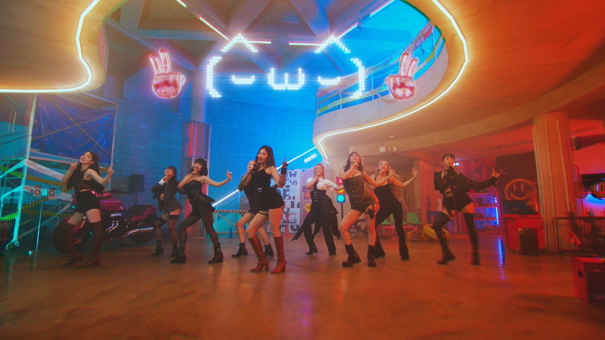 JYPETWICE's tweet image. TWICE "Talk that Talk" M/V Teaser 2

❤YouTube: youtu.be/06NQhS9e2hc
💚NAVER TV: tv.naver.com/v/28775983

Release on
2022.08.26 FRI 1PM KST/0AM EST

📌"BETWEEN 1&amp;amp;2" Pre-save &amp;amp; Pre-order
TWICE.lnk.to/BETWEEN1and2

#TWICE #트와이스
#BETWEEN1and2 #TalkthatTalk