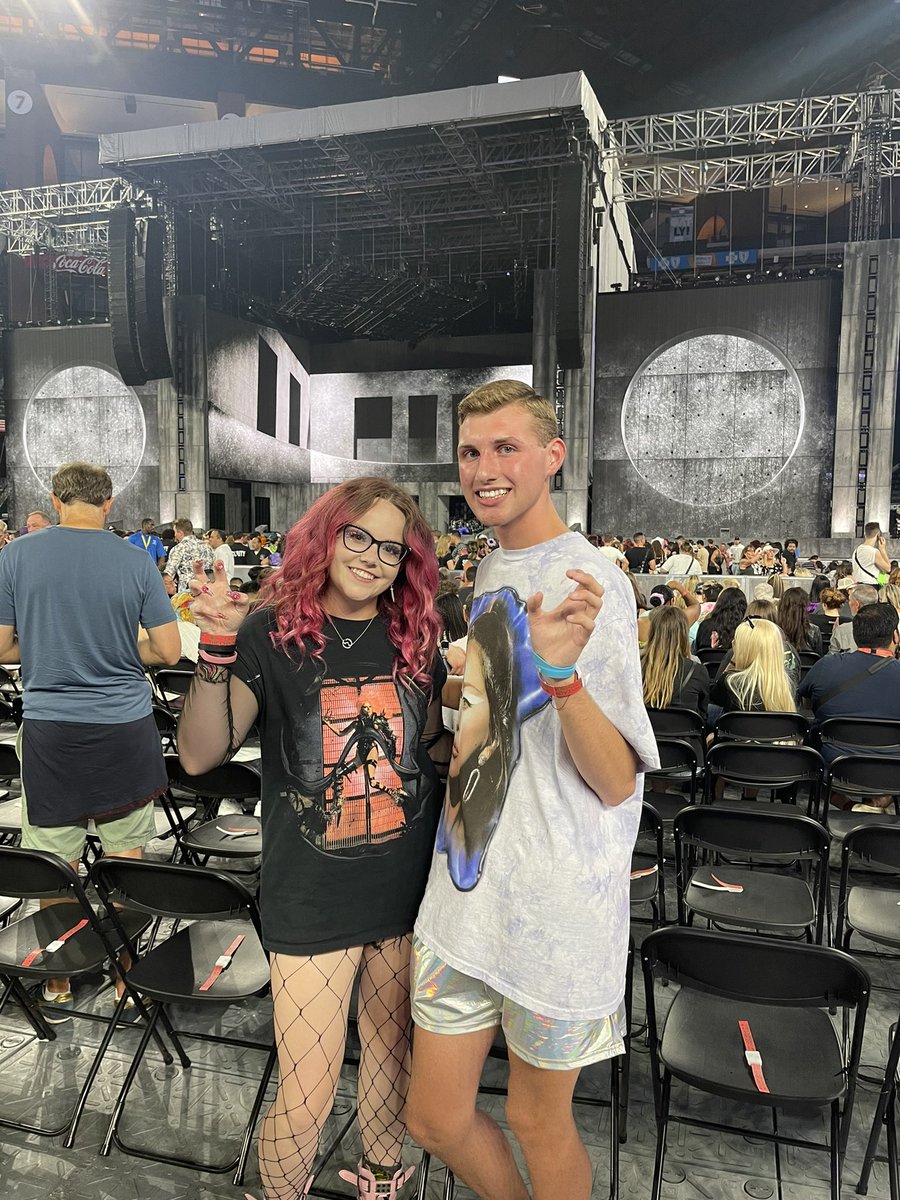 Met <a href="/moonlightgaga17/">𝕹𝖆𝖙𝖊</a> at #ChromaticaBallDallas 💓 So glad we got to experience our first Gaga concert together. So glad <a href="/ladygaga/">Lady Gaga</a> brought together this friendship! Paws up!💖
#LadyGaga #ChromaticaBall #ChromaticaBallarlington