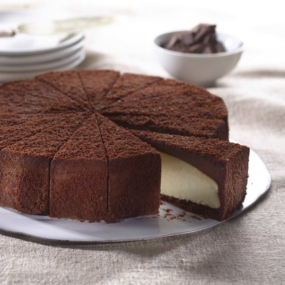 LGDFwholesale's tweet photo. Chocolate Ganache Cheesecake topped with a thick, rich layer of chocolate ganache, sits on a chocolate sponge cake base.
#imported #wholesale #foodservice #italy #italian #gourmet #finedining #bindidessert #bind #cheesecake #ganache
@bindidessert_usa https://t.co/fdEuLkg3mn