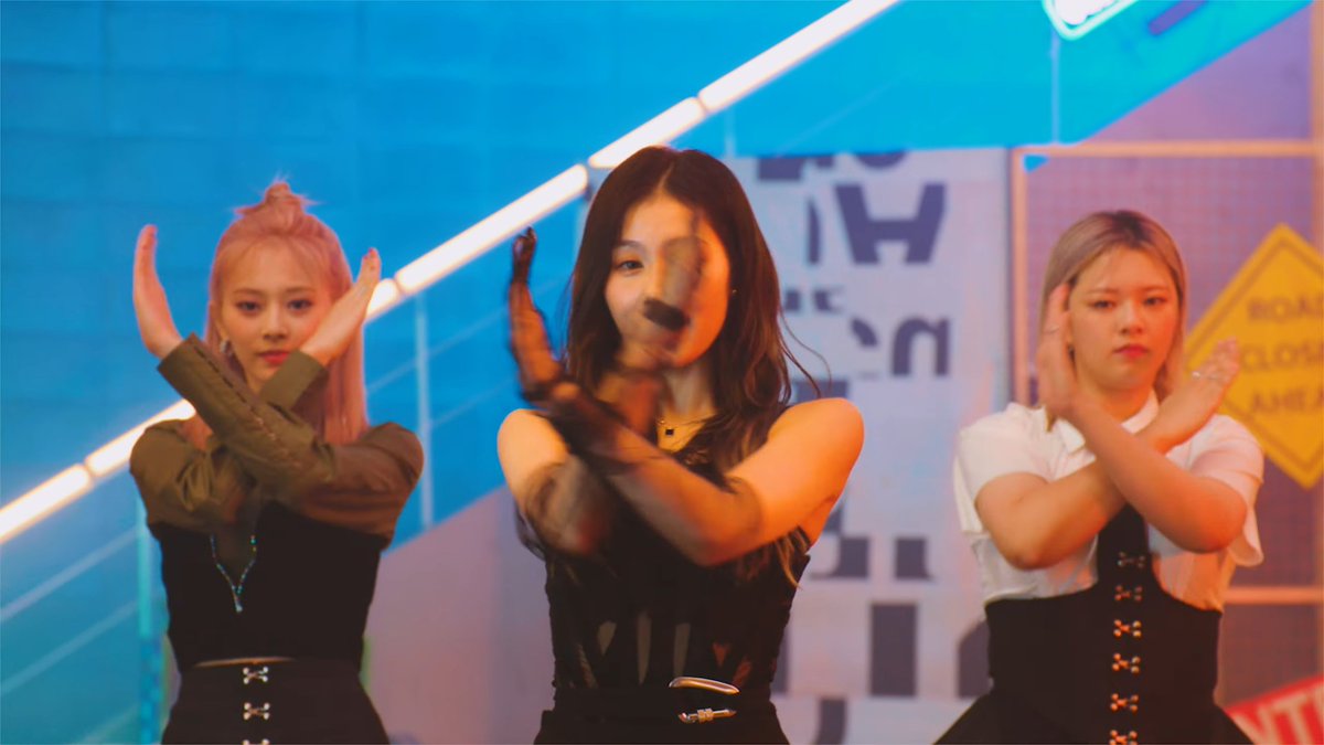 TwiceJas's tweet photo. THE L.O.V.E. HANDPOSE IN THE CHOREOGRAPHY IS SOOOO CUTE AAAAAAAAAAAAAH!!!

TalkThatTalk MV Teaser2
#TalkThatTalk #Between1and2 #TWICE 
@JYPETWICE https://t.co/3tN9ZLRatz