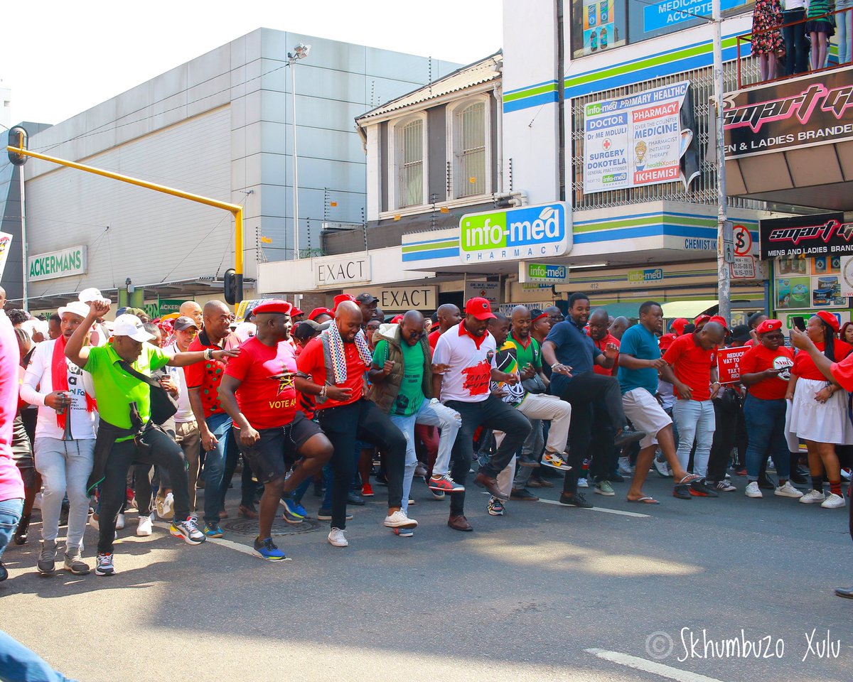 mccoovane's tweet photo. People don’t just get upset. They contribute to their upsetness. More than 3000 works tool down today due to the high living 
#cosatu #works #southafrica #photography #march #protect #ethekwini #weststreet #cbd https://t.co/6QM4XuZdBt