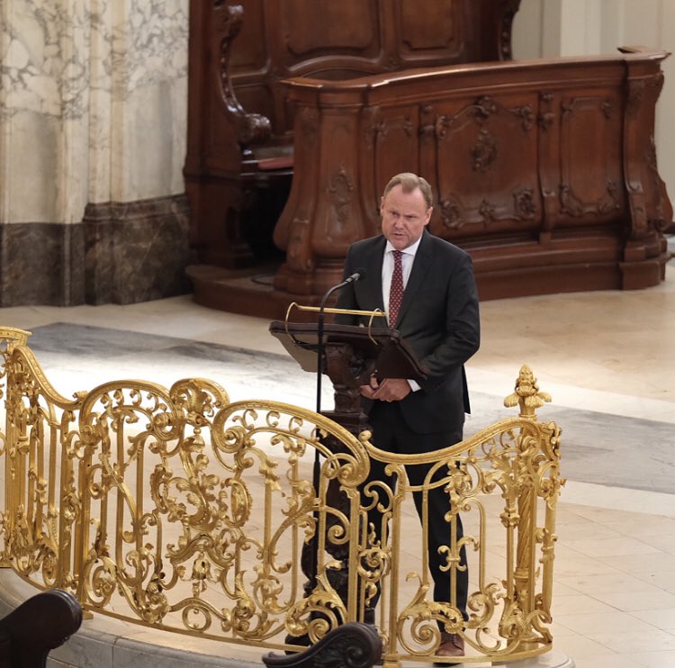 An diesem Tag ist uns die #Ukraine näher als je zuvor. 🇺🇦 Ich habe enormen Respekt, mit welchem Mut die Menschen in der Ukraine derzeit ihre Freiheit verteidigen. Wenn wir weiter mit ihnen geschlossen solidarisch bleiben, werden wir noch viele Unabhängigkeitstage feiern können.