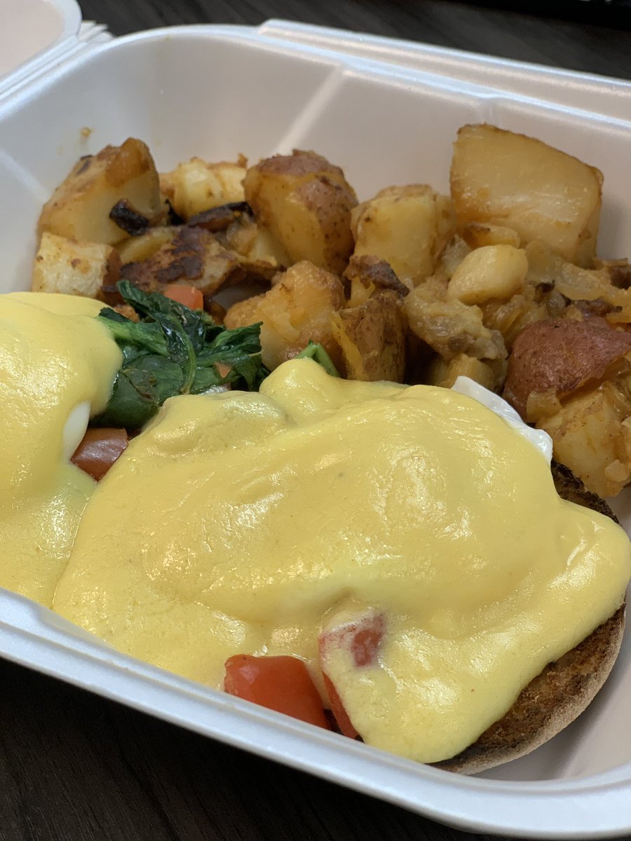 #benesday Eggs Florentine, Dom’s Broad Street Eatery, East Windsor CT.
6.7/10
Good EM, good spinach & tom, really good egg, good hollandaise, good potatoes, really good portion. English muffin was a bit spongy and potatoes were a little underdone, but perfect eggs go a long way.