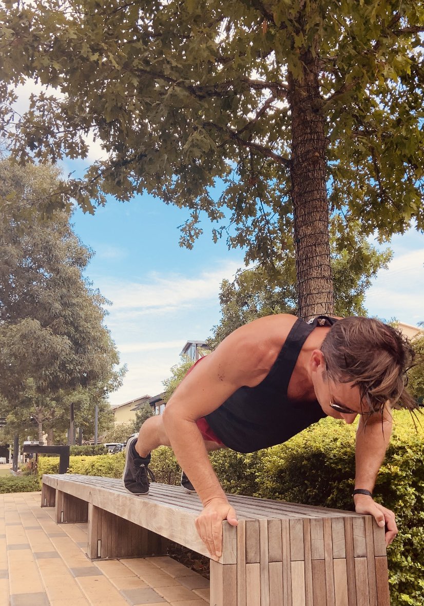 zachwolfelaw's tweet photo. Deficit push-ups today.
#DeficitPushups #HungryLikeZachWolfe https://t.co/1m1aZpVAto