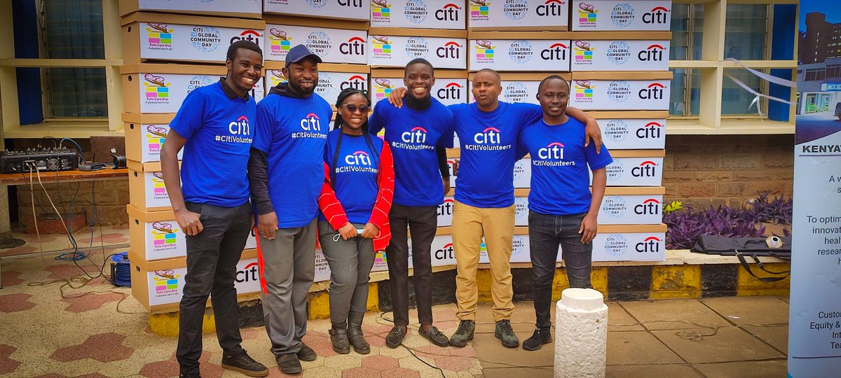 Good Deeds! @Citibank in partnership with @TotoCareBox & @MitiAlliance donated 10 beds, 665 Toto Care Box package, 20 labour ward chairs & dignity pack bags to @KNH_hospital today. Other beneficiaries are ;Lang'ata Women's Prison, Kibra Health Center & Mbagathi Hosp. #DoGood