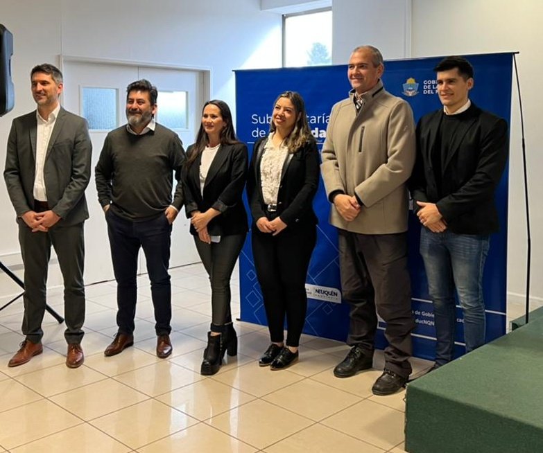 sanbeatorres's tweet photo. Hoy en el @cdneuquen con la presencia de @JuanJuanoolmos de la @InfoSegVial organizado por @CVneuquen @OLlancafilo #linea149 opción 2 @djdanimarquez @MovyCiudadano https://t.co/GOH5YiaqgJ