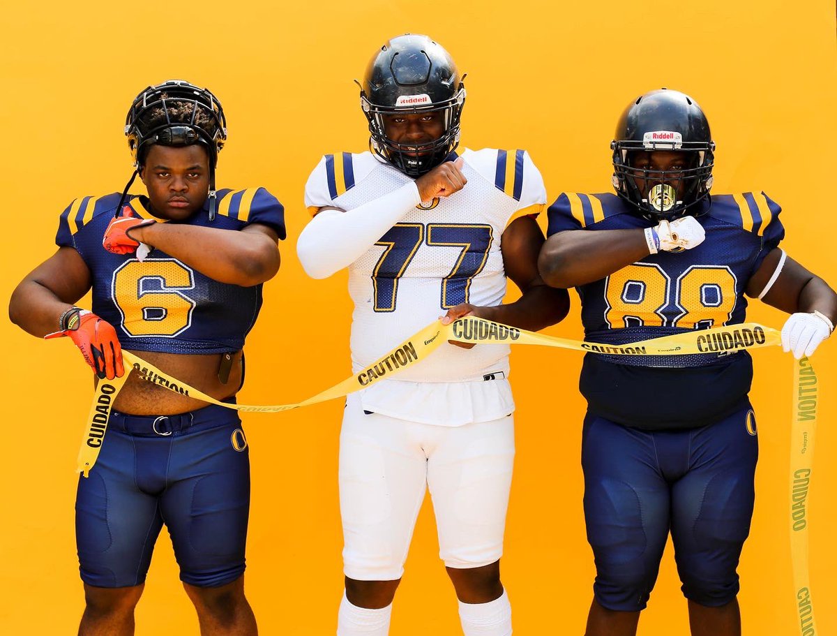 x6vier_'s tweet photo. Senior szn 💙💛 https://t.co/oCIijfOK9X