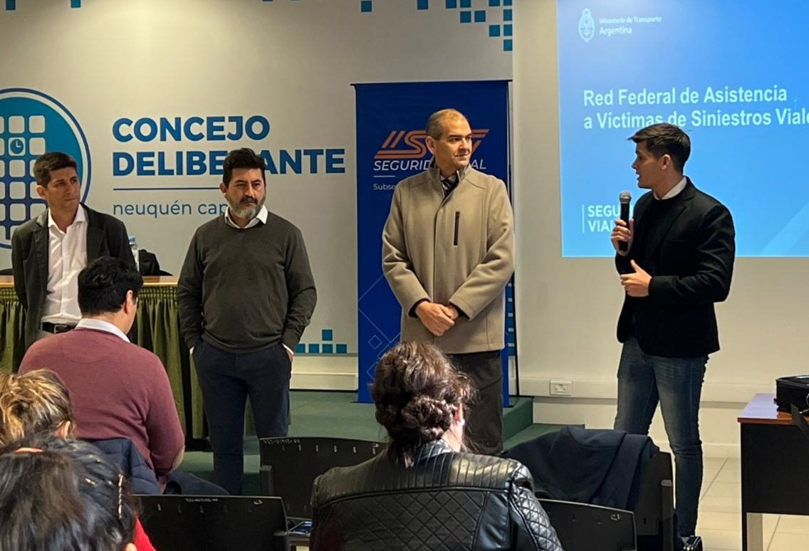 sanbeatorres's tweet photo. Hoy en el @cdneuquen con la presencia de @JuanJuanoolmos de la @InfoSegVial organizado por @CVneuquen @OLlancafilo #linea149 opción 2 @djdanimarquez @MovyCiudadano https://t.co/GOH5YiaqgJ