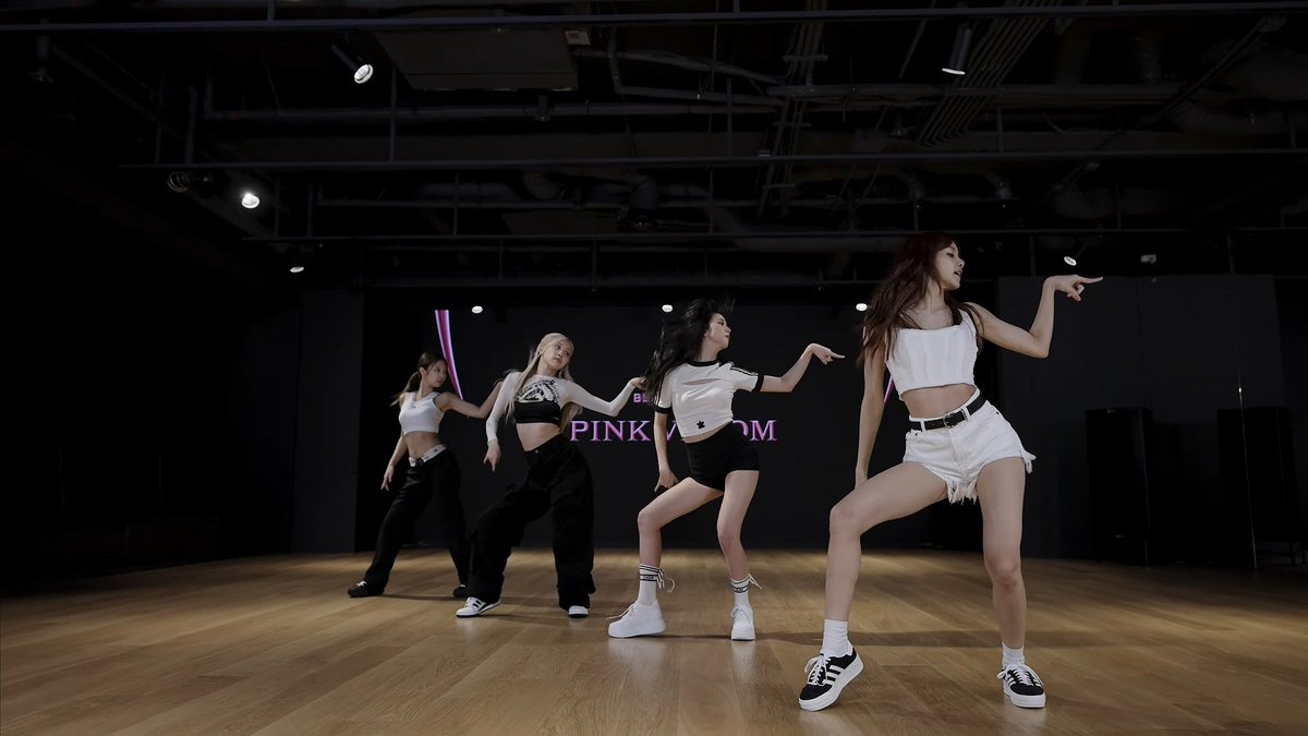 cyanblink's tweet photo. PINK VENOM DANCE PRACTICE https://t.co/gNe6KxyQE5
