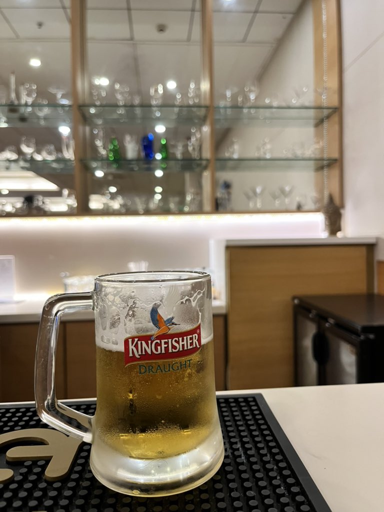 SequeiraSeon's tweet photo. @CSMIA_Official @OberoiHotels I had a wonderful experience at the Loyalty Lounge!
I’d love to visit again! Kudos to the wonderful staff for their hospitality and special mention to Swain Dmello for taking care of us and our needs! https://t.co/hsunVhZvh3