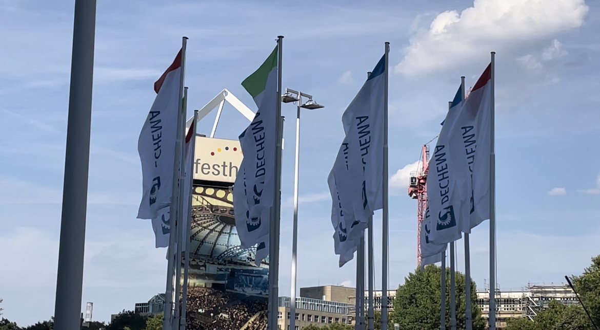 hanningfield_uk's tweet photo. @ACHEMAworldwide Day 3 - These are the people who Make It Happen.

Today we were visited by some of our Engineering Team from the UK🇬🇧

We are so grateful for each &amp; every one of them and everyone back at the factory👏

#ACHEMA #ACHEMA2022 #back2live #Exhibition #TeamHanningfield https://t.co/x8Ja5PsG5n