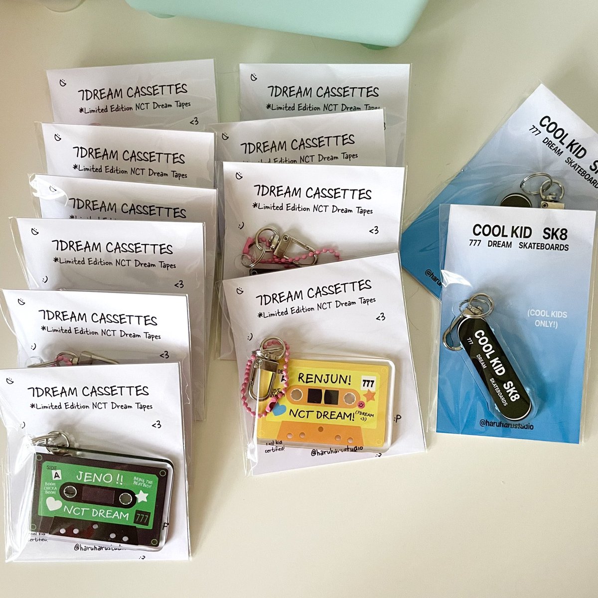 haruharustudio's tweet photo. DREAMIES 6TH ANNIVERSARY GA! ⭐️ 

— one (1) winner of a beatbox cassette keychain of their choice! 📻💙

to join: rt + follow 🎧
ends august 25th (thurs) @ 9 pm
ph only, sf shouldered by winner!

#6rowingUpWith7DREAM 
#모일수록_완벽한_드림6주년
#NCTDREAM 
@NCTsmtown_DREAM https://t.co/LeubDE2NGQ