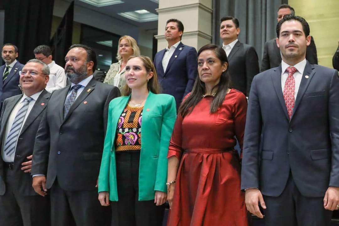 soyateneadeisla's tweet photo. Agradezco la confianza de la @SECTUR_mx y del Lic. Miguel Torruco Marqués @TorrucoTurismo, al ser nombrada Vicepresidenta de la nueva 𝗠𝗲𝘀𝗮 𝗗𝗶𝗿𝗲𝗰𝘁𝗶𝘃𝗮 𝗱𝗲 𝗹𝗮 𝗥𝗲𝗱 𝗡𝗮𝗰𝗶𝗼𝗻𝗮𝗹 𝗱𝗲 𝗔𝗹𝗰𝗮𝗹𝗱𝗲𝘀 𝗱𝗲 𝗣𝘂𝗲𝗯𝗹𝗼𝘀 𝗠𝗮́𝗴𝗶𝗰𝗼𝘀. https://t.co/HOcAxWq6Z7