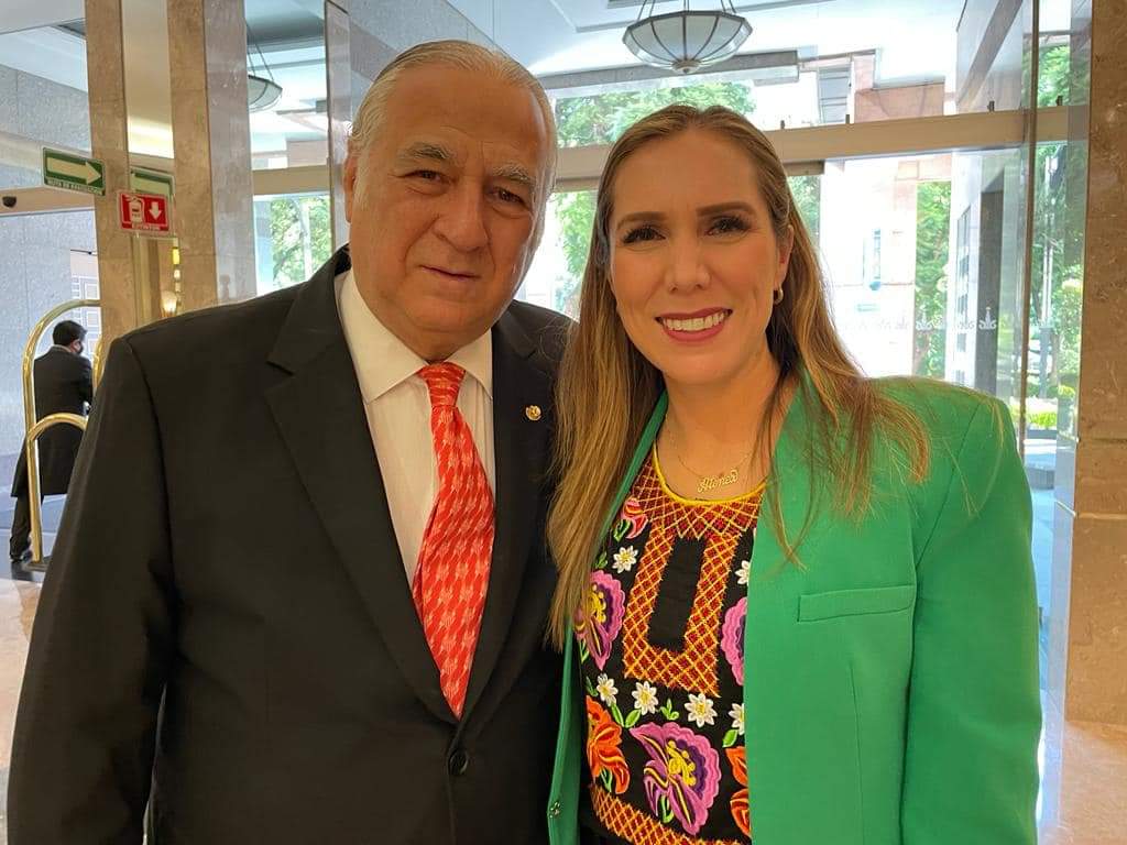 soyateneadeisla's tweet photo. Agradezco la confianza de la @SECTUR_mx y del Lic. Miguel Torruco Marqués @TorrucoTurismo, al ser nombrada Vicepresidenta de la nueva 𝗠𝗲𝘀𝗮 𝗗𝗶𝗿𝗲𝗰𝘁𝗶𝘃𝗮 𝗱𝗲 𝗹𝗮 𝗥𝗲𝗱 𝗡𝗮𝗰𝗶𝗼𝗻𝗮𝗹 𝗱𝗲 𝗔𝗹𝗰𝗮𝗹𝗱𝗲𝘀 𝗱𝗲 𝗣𝘂𝗲𝗯𝗹𝗼𝘀 𝗠𝗮́𝗴𝗶𝗰𝗼𝘀. https://t.co/HOcAxWq6Z7