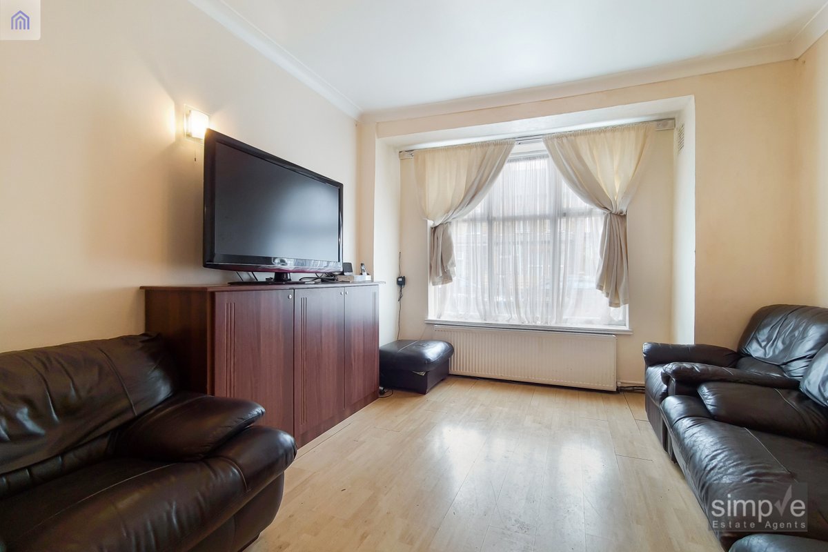 Simple Estate Agents tweet media
