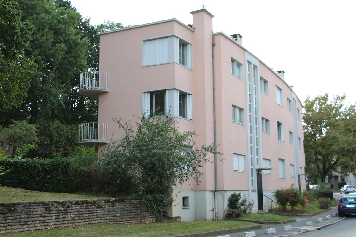 BarbaraGutglas's tweet photo. Le désastre continue à la @ButteRouge la mairie vide les logements et bloque les entrées de immeubles par des portes métalliques. Que fait l'Etat? @SPPEF @Prefet92 @Prefet75_IDF @FneIDF @team_archi @c_leconte @EmmanuelMacron @RimaAbdulMalak Non à la démolition de la cité-jardin ! https://t.co/dnEah40A0O
