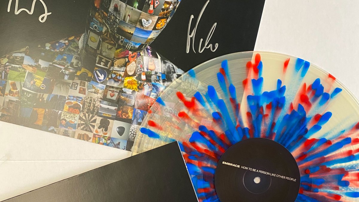 A pleasure to welcome the ever-loving <a href="/Embrace/">Embrace</a> into Townsend Music HQ 🤗

Copies of the new album #HowToBeAPersonLikeOtherPeople are signed and ready to ship for Friday's release ✍️

↳ embrace.tmstor.es