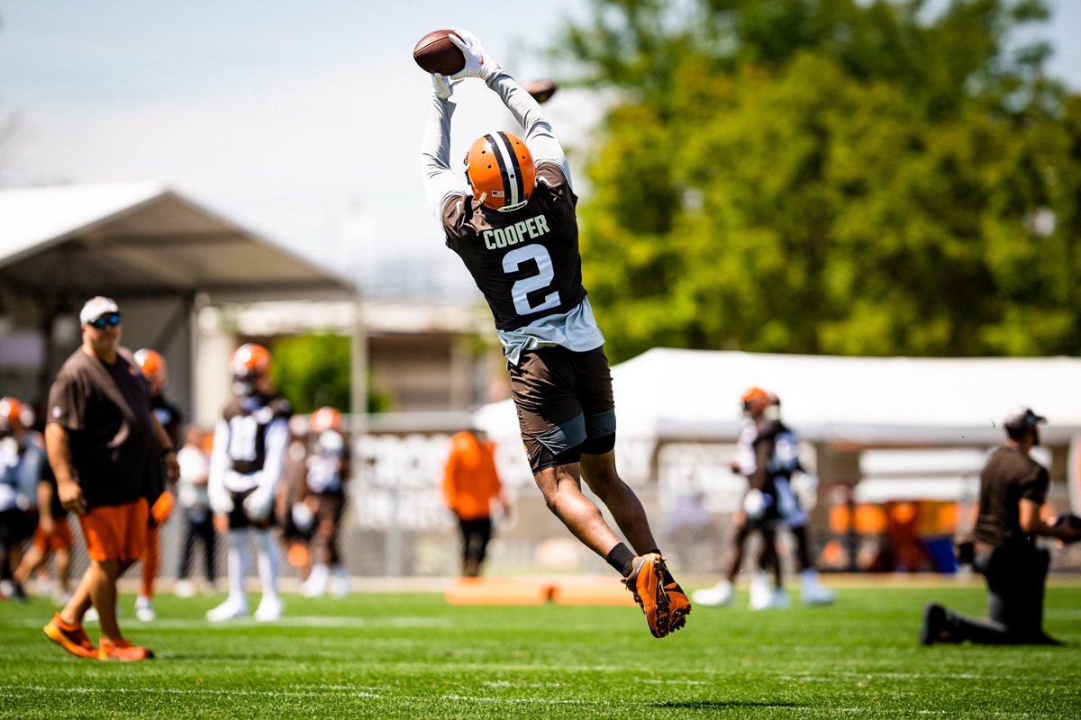 karnsies817's tweet photo. People slandering the Browns wide receiver room must have forgot Amari Cooper &amp; Donovan Peoples-Jones exist. https://t.co/fPW1Wki4mp