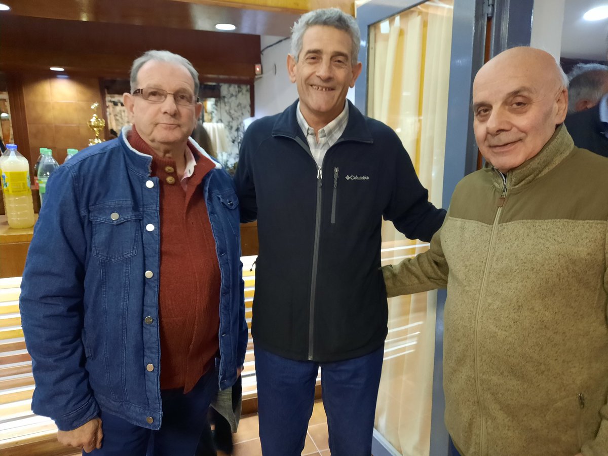 prensa_gabriel's tweet photo. El Intendente @CarlinKoopmann Homenajeo al Profesor #DanielLLorenti y Re Inauguró el Gimnasio Fortabat #SoyMaty @OmarGutierrezOk https://t.co/2eL382wo7y