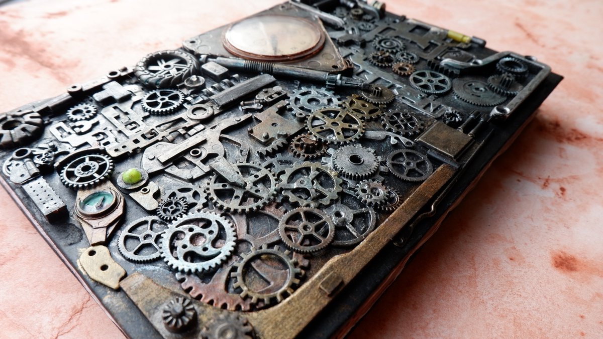 Siginnar's tweet photo. Hand made steampunk sketchbook made from scratch, I toned the paper and than sewed the pages and added cover. Than added all the decorative elements.
#steampunk #DIY #handmade https://t.co/IZpEiXUlgy