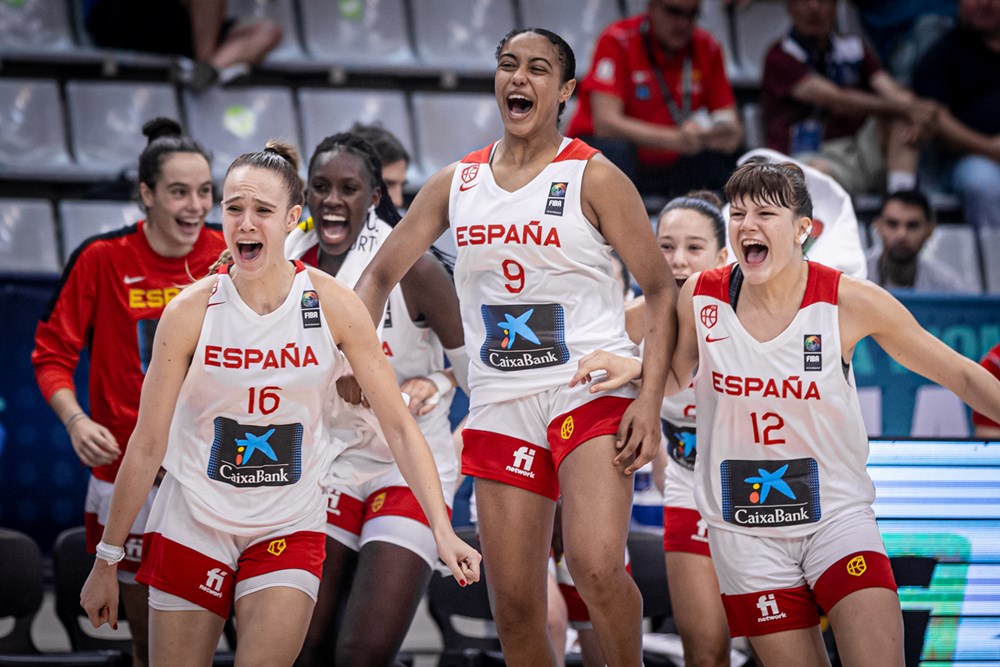 BaloncestoESP's tweet image. 📸 La ALEGRÍA de estar en las SEMIS del #FIBAU16Europe 😊

#U16F 🇪🇸 #SomosEquipo