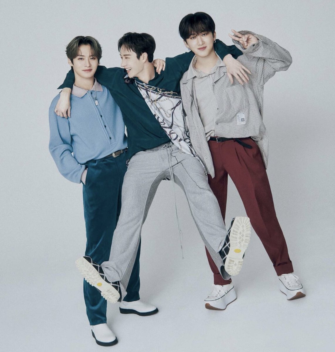 linoscookie's tweet photo. "we're the left and right arms of bang chan, right?" https://t.co/CXnkmIo6ru