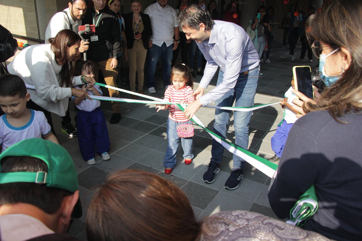 HugoADiazMarin's tweet photo. El Jardín Infantil Renacer cuenta con 2.778 metros cuadrados en los que se prestará atención a las niñas y niños entre los tres meses y los cinco años de edad de la comuna 9-Buenos Aires. https://t.co/wRbBT4Zwri