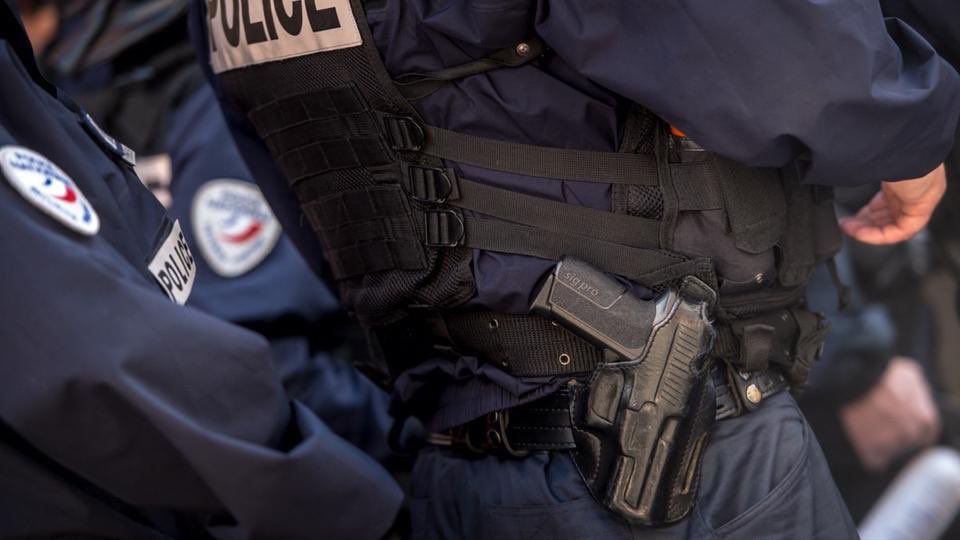 patrioteFr75's tweet photo. Sondage : 94 % des Français pensent que les policiers ont raison d'utiliser leur arme quand leur vie est menacée https://t.co/DwIvx6z6Re https://t.co/17AGPKtuRJ