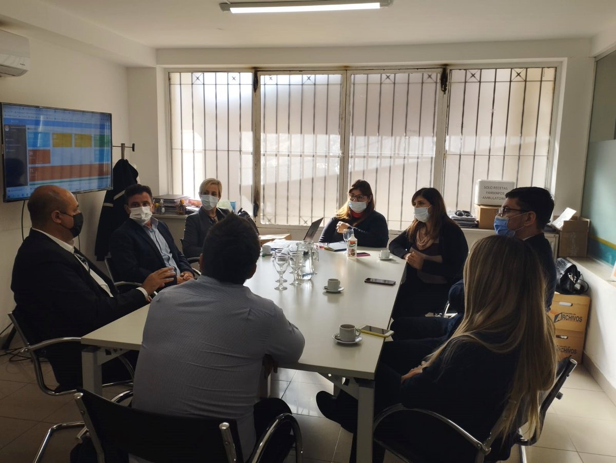 APOSLR's tweet photo. 🟠En la sede de #Farmapos se llevó a cabo una reunión con referentes de #OSUNLaR con el objetivo de compartir soluciones y avances alcanzados por #APOS en las áreas de prótesis y Planes Especiales.
#EstamosParaCuidarte #LaRioja #ProvinciaQueLate https://t.co/aniUjWc01J