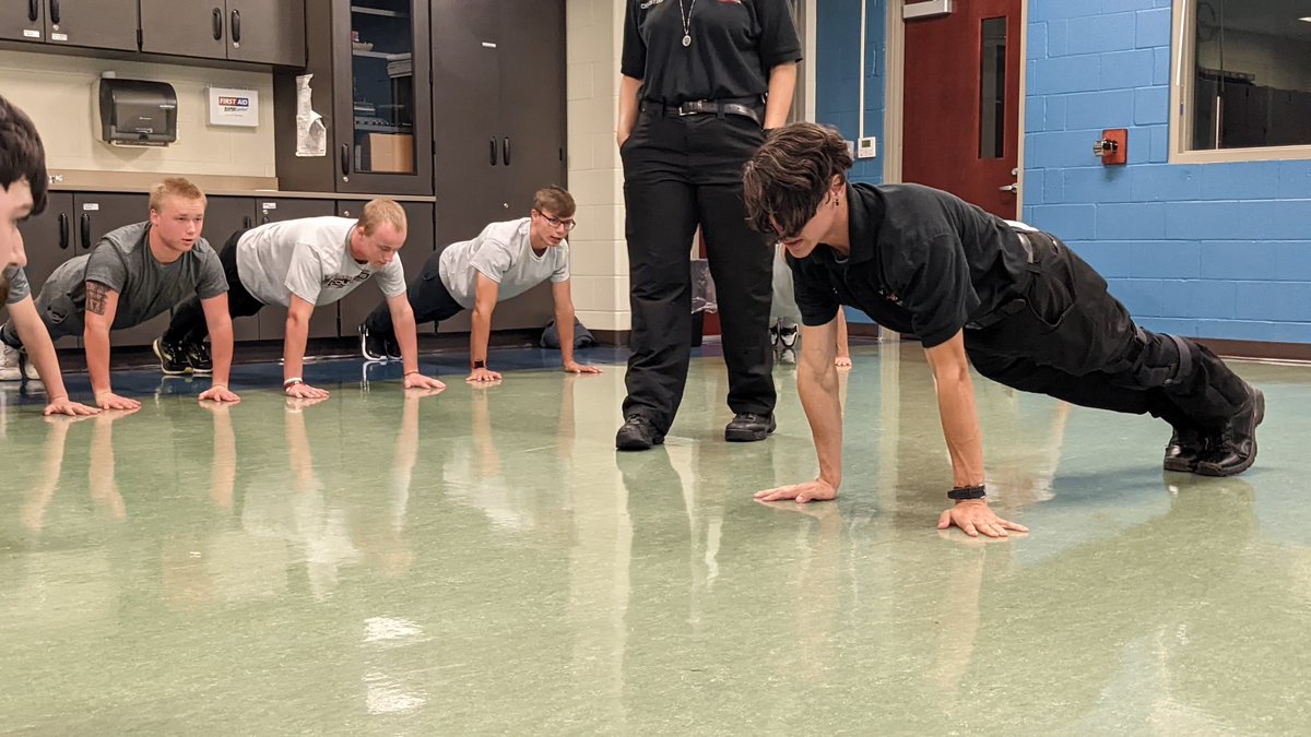 vccstudents's tweet photo. Vantage Seniors have come in Full Force! They are ready to take on the new challenges & awesome opportunities. They are ready to #HandleHardStuffBetter & they have the most qualified instructors to build their skills, connect with career professionals, & reach their goals. https://t.co/rskwSR1tCj
