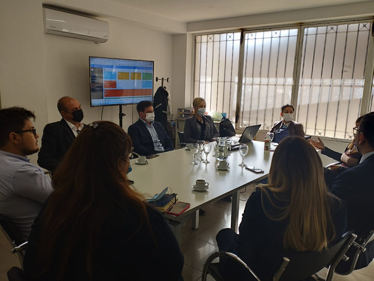 APOSLR's tweet photo. 🟠En la sede de #Farmapos se llevó a cabo una reunión con referentes de #OSUNLaR con el objetivo de compartir soluciones y avances alcanzados por #APOS en las áreas de prótesis y Planes Especiales.
#EstamosParaCuidarte #LaRioja #ProvinciaQueLate https://t.co/aniUjWc01J