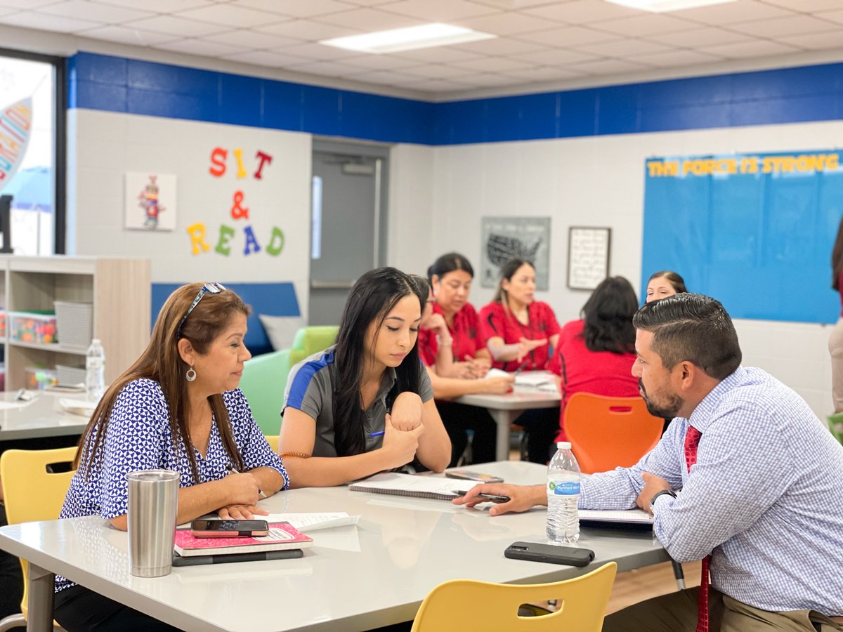 Teachers from <a href="/BonhamSchool/">Bonham Elementary Redbirds</a>, <a href="/ZavalaElemHCISD/">Zavala Elem HCISD</a>, and <a href="/StuartPlaceElem/">Stuart Place Elementary</a> participate in a training for Blended Learning. 🙂

Teachers visited a classroom and experienced the concept of Blended Learning in action. 💻📝