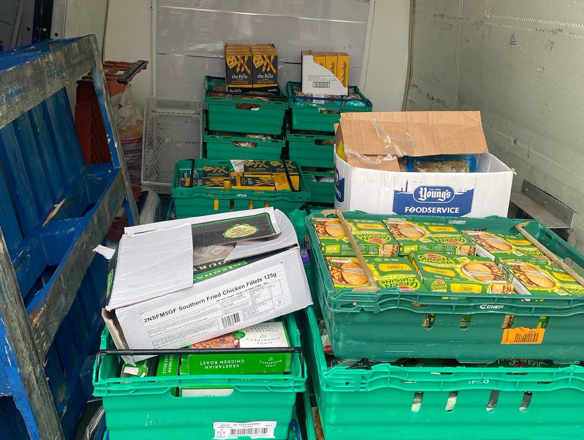 MorrisonsKirkby's tweet photo. Today I have donated 2 huge amounts of freezer food in hope to help with holiday hunger over the holidays💛
I have donated to
@NorthwoodToget1
@SFoodbanks
@EITC
Supporting our community💛 #morrisons #efc #foodbank #makinggoodthingshappen #community https://t.co/s3HfpzxR4D