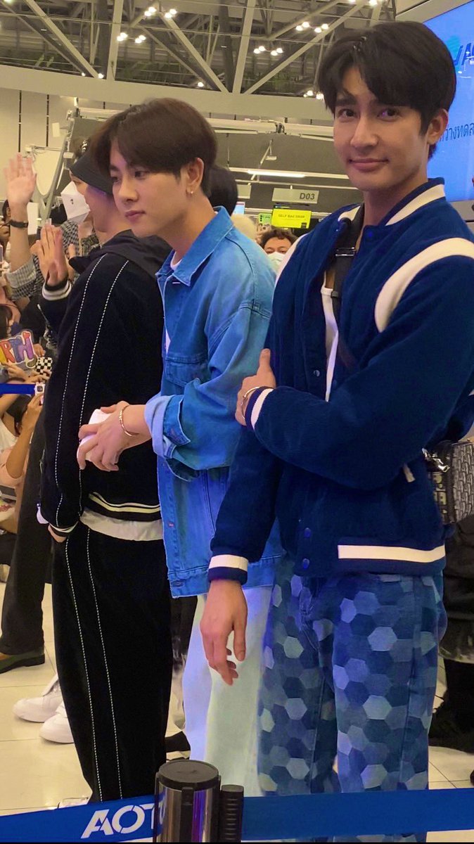 AWanlapai's tweet photo. เดินทางปลอดภัยน้าาา คุณเอิ้ดดด คุณมิกซิว #EarthPirapat #เอิร์ทพิรพัฒน์ #Mixxiw https://t.co/7WetGFaWfl