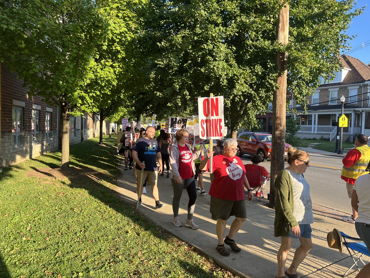 bpmond's tweet photo. Today is day 3 of the Columbus Teacher strike. Today is the first day kids are supposed to be back. District went virtual to make it easier to try to get subs to scab. Last we heard they had less than 200 subs on the roster to replace the 4.5k teachers out 🤷🏼‍♂️.

#WorkerPower https://t.co/In7QwUFx8g