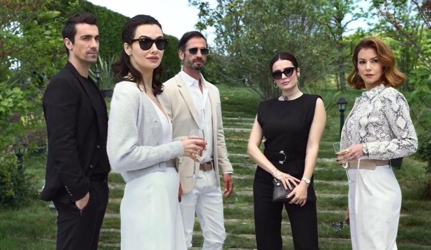 TvDunyasii's tweet photo. Netflix, #KuşUçuşu’nun 2.sezonu için onay verdi. (Birsen Altuntaş) https://t.co/e7h9hqW1Qm