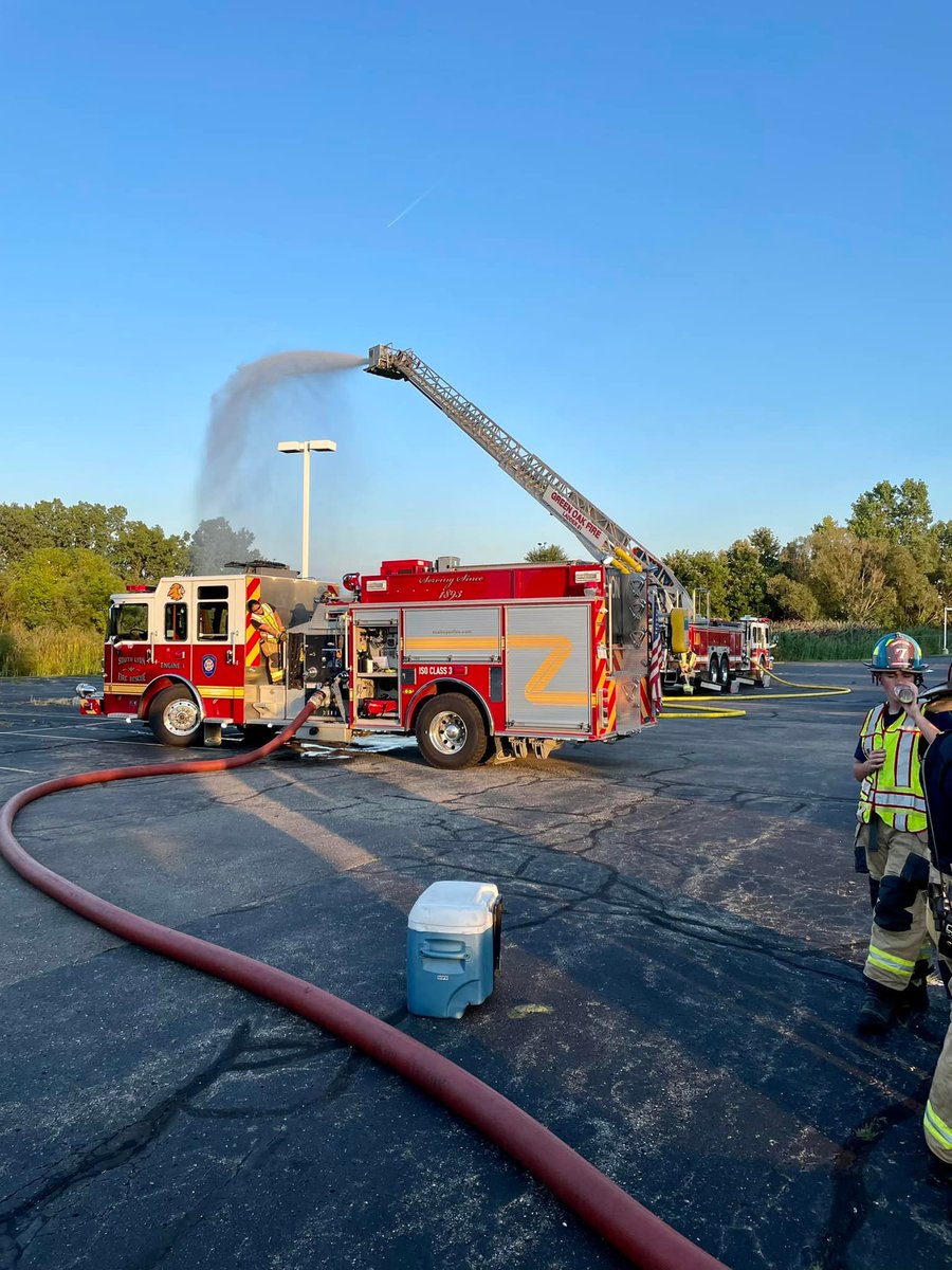Greenoakfire's tweet photo. Tuesday night training with South Lyon Fire Department. https://t.co/utUfgmSjoV