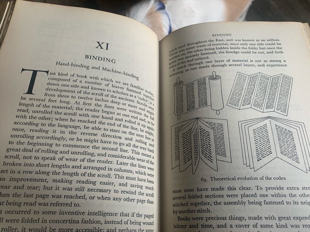 NotebooksByLisa's tweet photo. Had a break from stitching notebooks and went to a bookshopβ¦
And bought a book about making books.
#Obsessed #BackToWorkNow #Bookbinding https://t.co/J98mG8lmql