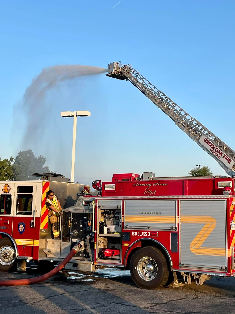 Greenoakfire's tweet photo. Tuesday night training with South Lyon Fire Department. https://t.co/utUfgmSjoV